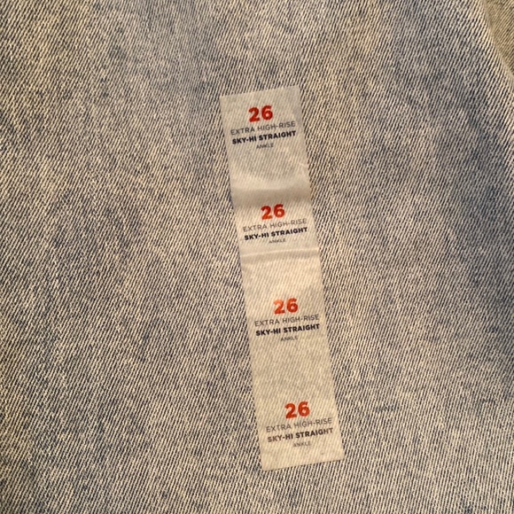 Old Navy Extra High-Rise Sky-Hi Straight Jean - Picture 5 of 7